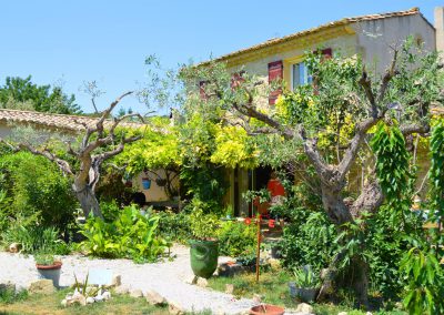 Jardin et maison - GîteTamaris