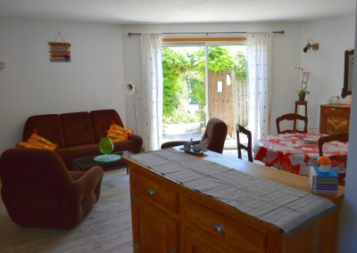 Living room and terrace - Gîte Tamaris